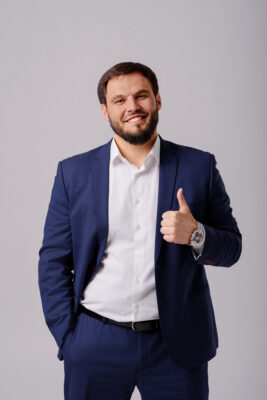 Морошан, Максим Игоревич — молдавский политик, предприниматель и общественный деятель. Муниципальный советник в Совете мун.Бельцы (с 2023 года). Председатель общественной организации «Я Бельчанин». Кандидат на пост примара мун. Бельцы на местных выборах 2023 года от ПСРМ. moroshan.md/bio/ Президент НКО «Союз русско-молдавских предпринимателей»