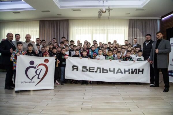 yab8 Торжественное мероприятие, в ходе которого организация "Я Бельчанин" поздравила бельцких спортсменов и их тренеров с наступающими новогодними праздниками.